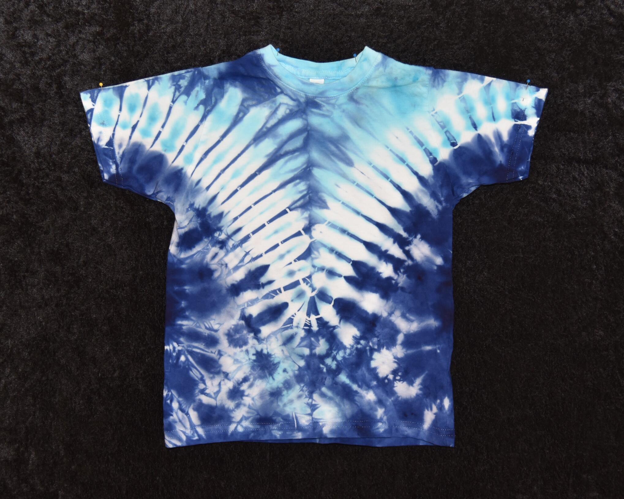 Toddler (Size 5/6) T-shirt - Blue "V" Pattern