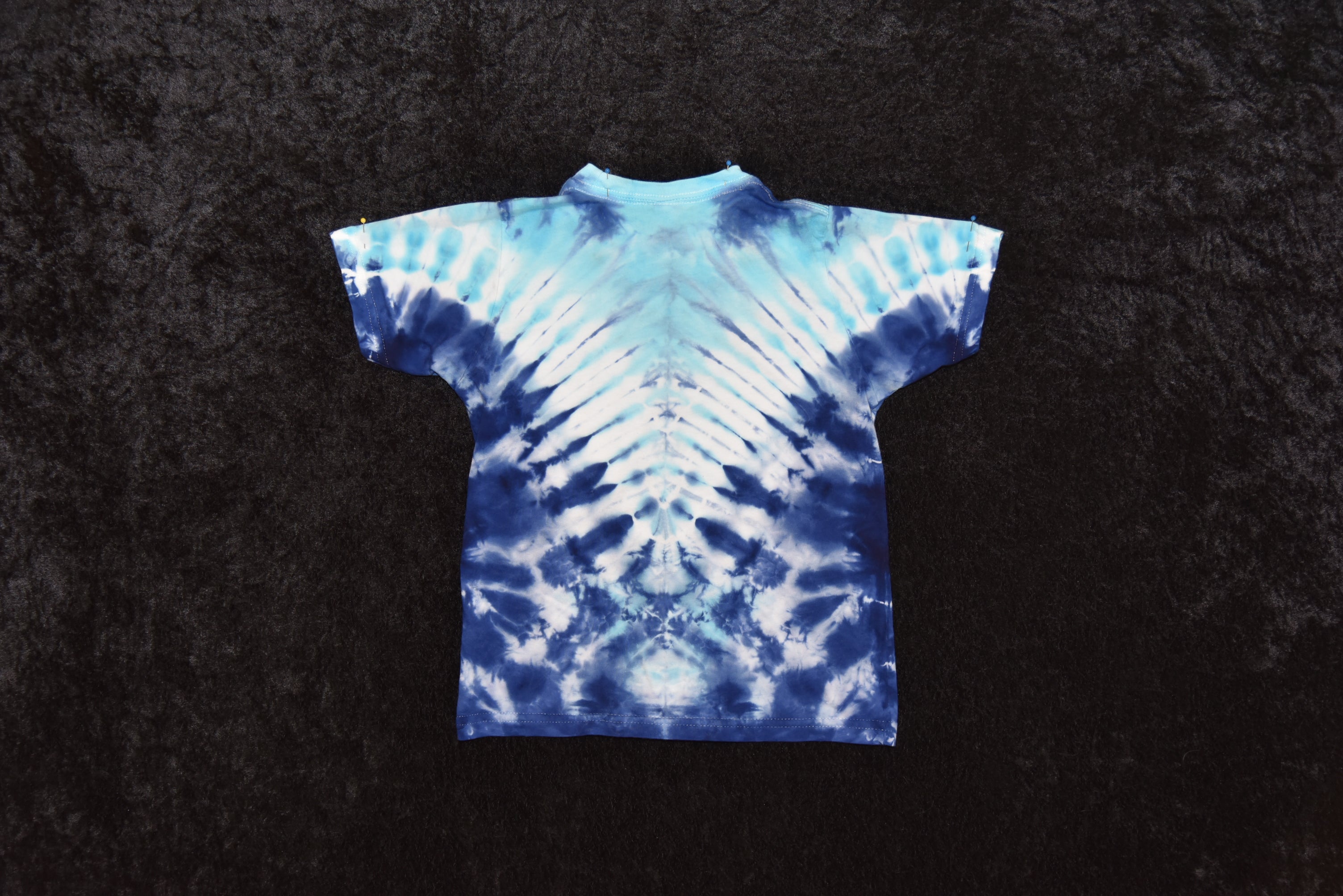 Toddler (Size 5/6) T-shirt - Blue "V" Pattern