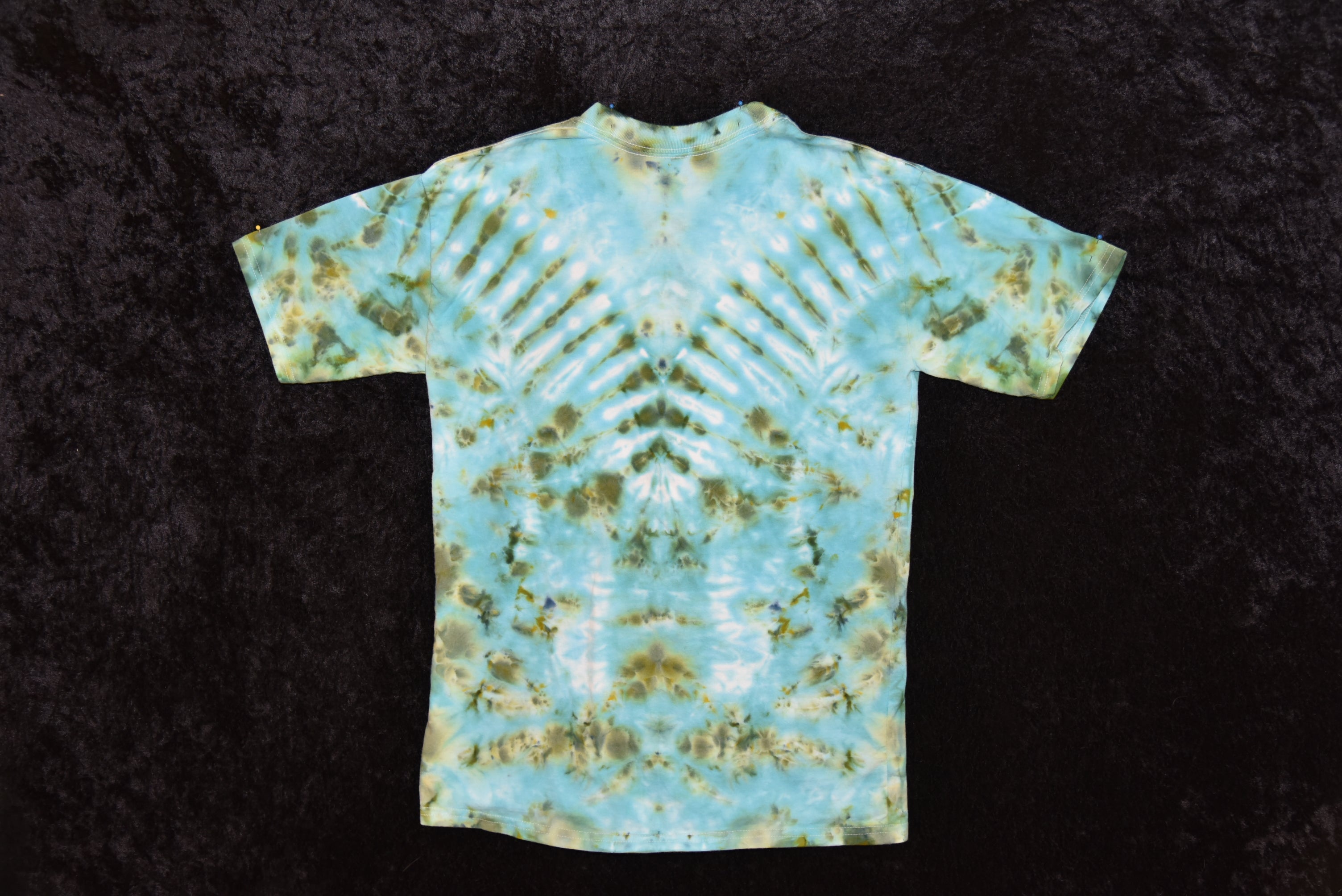 Youth (Size XL) T-shirt - Green and Blue "V"