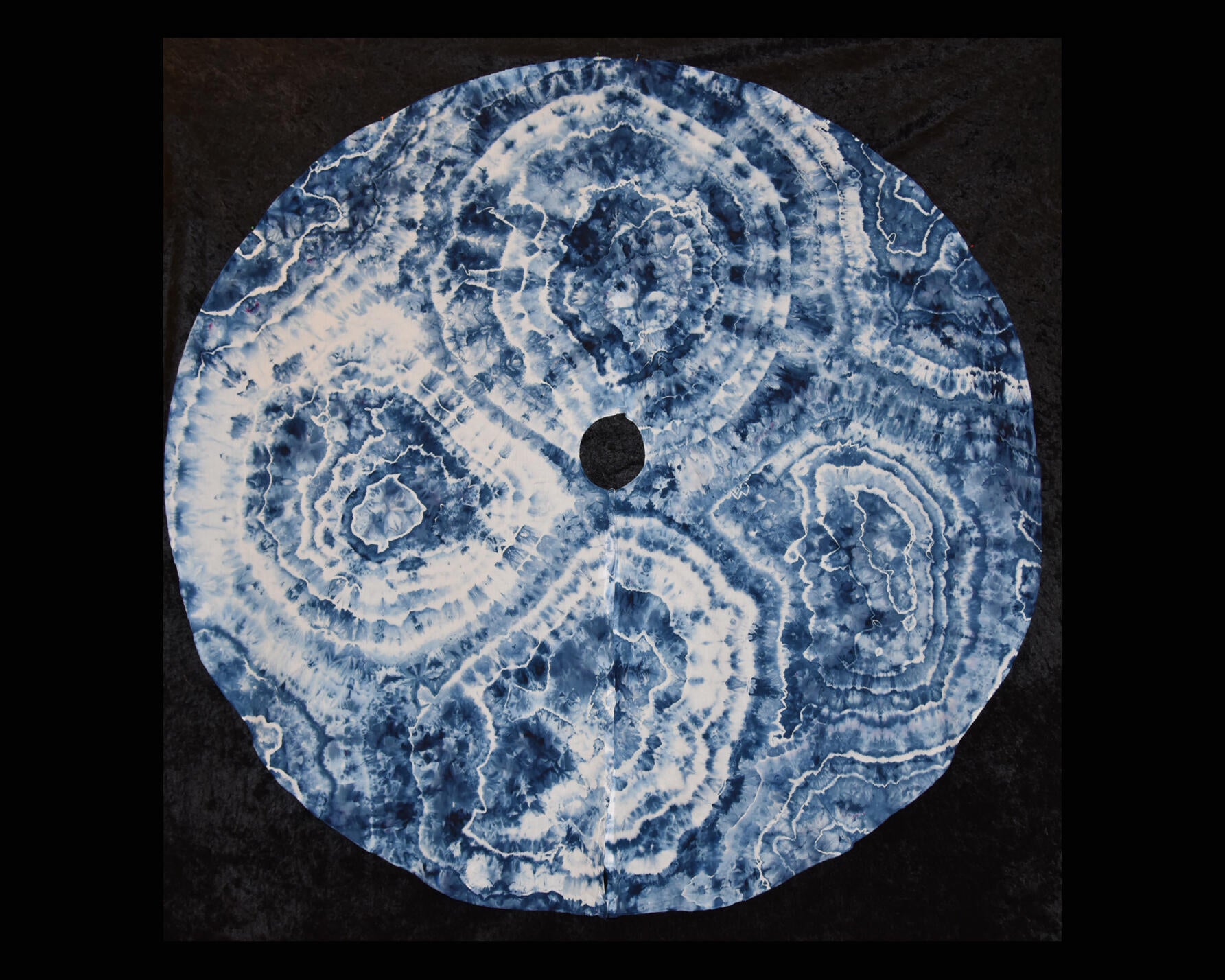 Christmas Tree Skirt - Blue Geode