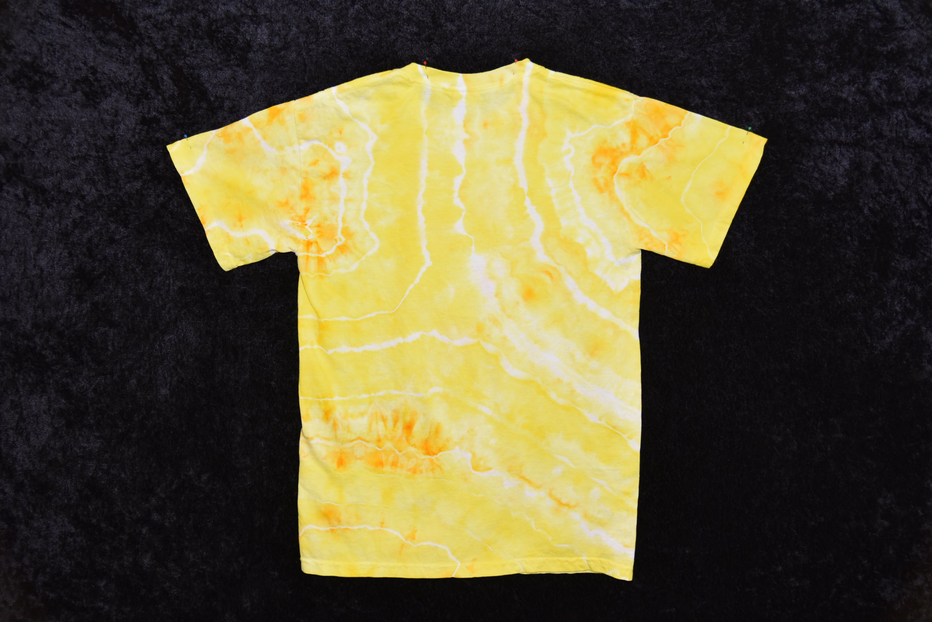S (small - Adult) - T-Shirt - Yellow Geode