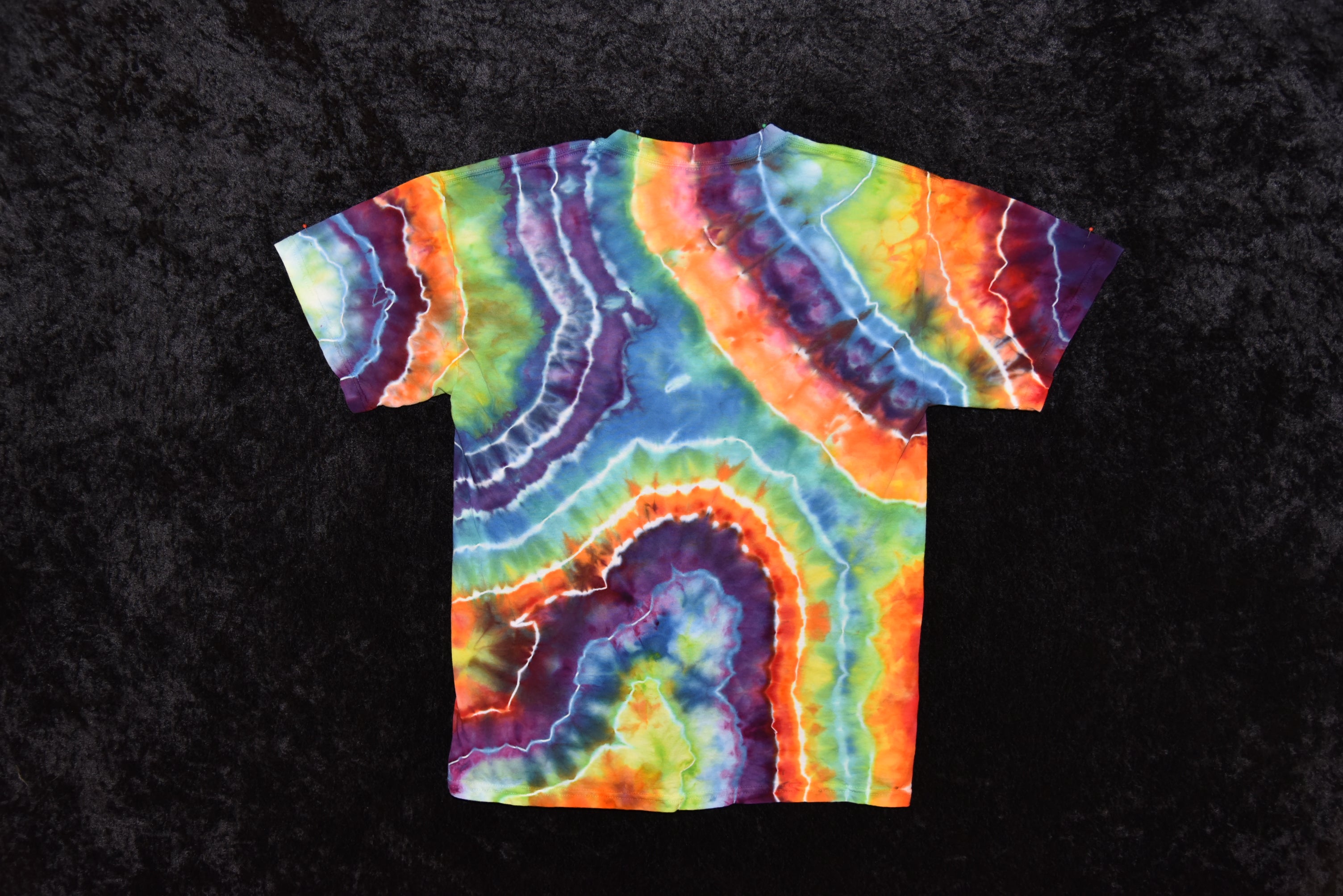 M (Medium - Adult) - T-Shirt - Rainbow Geode