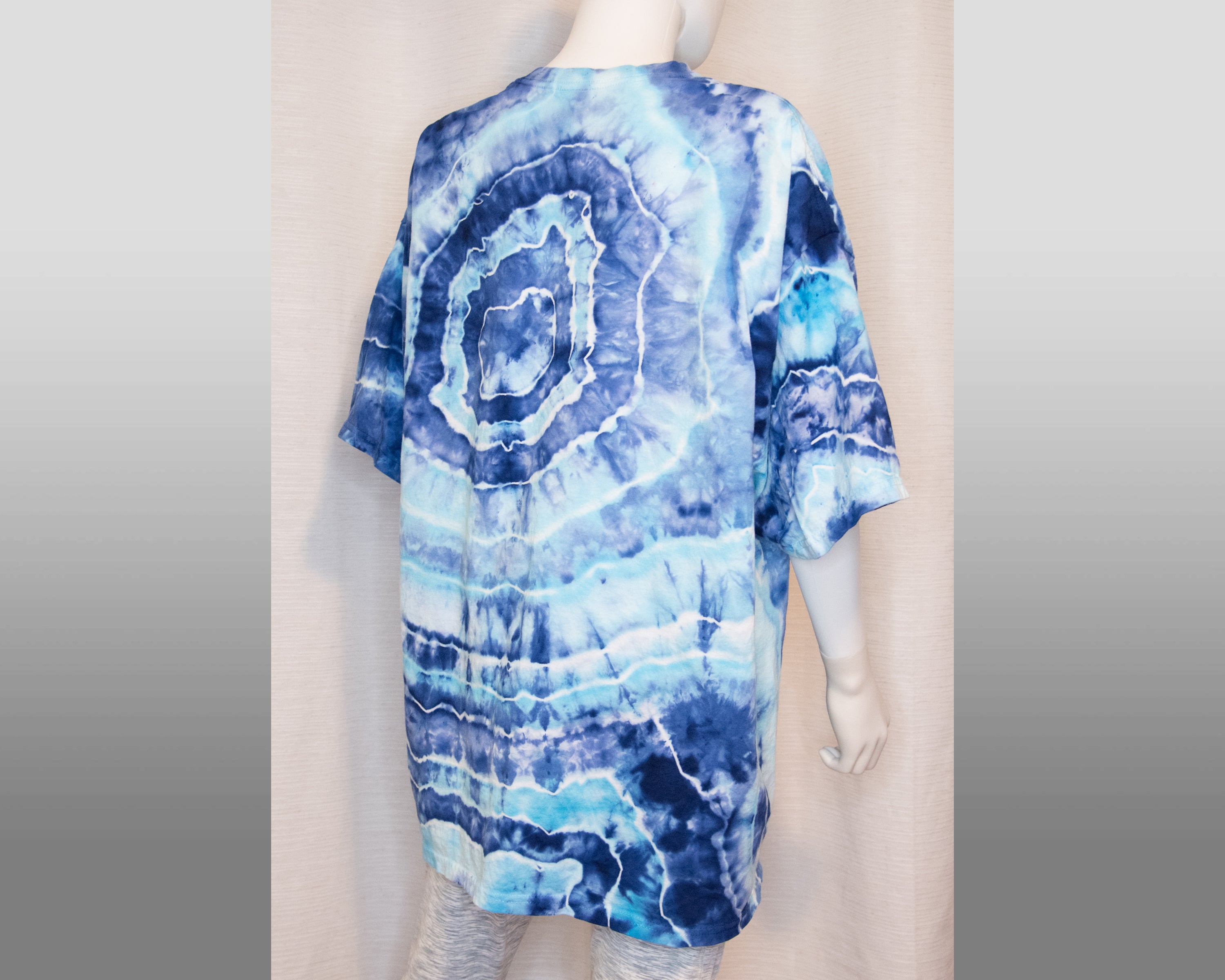 2XL (adult) - T-Shirt - Blue Geode Pattern
