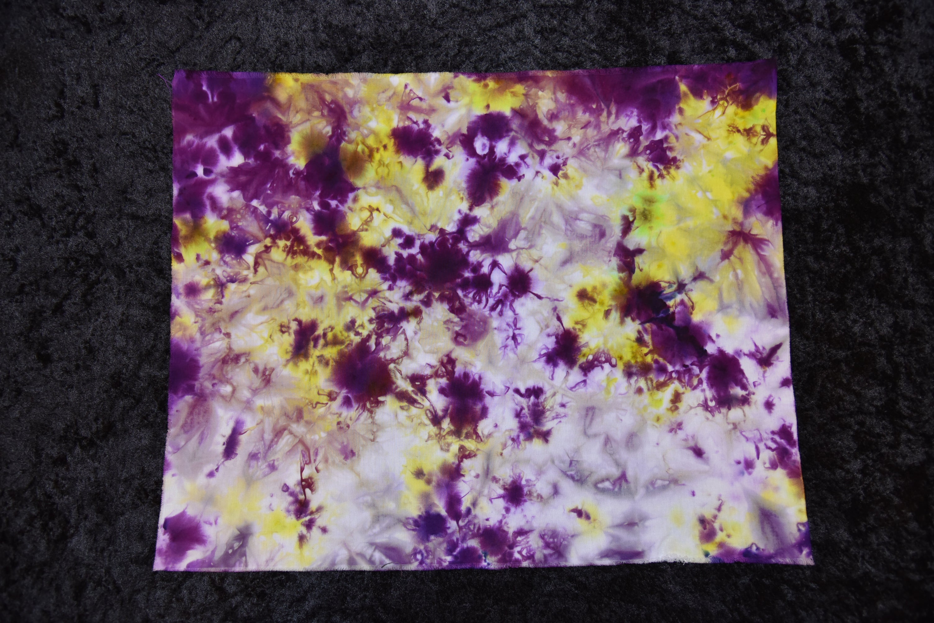 Quilter's Cotton Fabric - Fat Quarter (approx.)