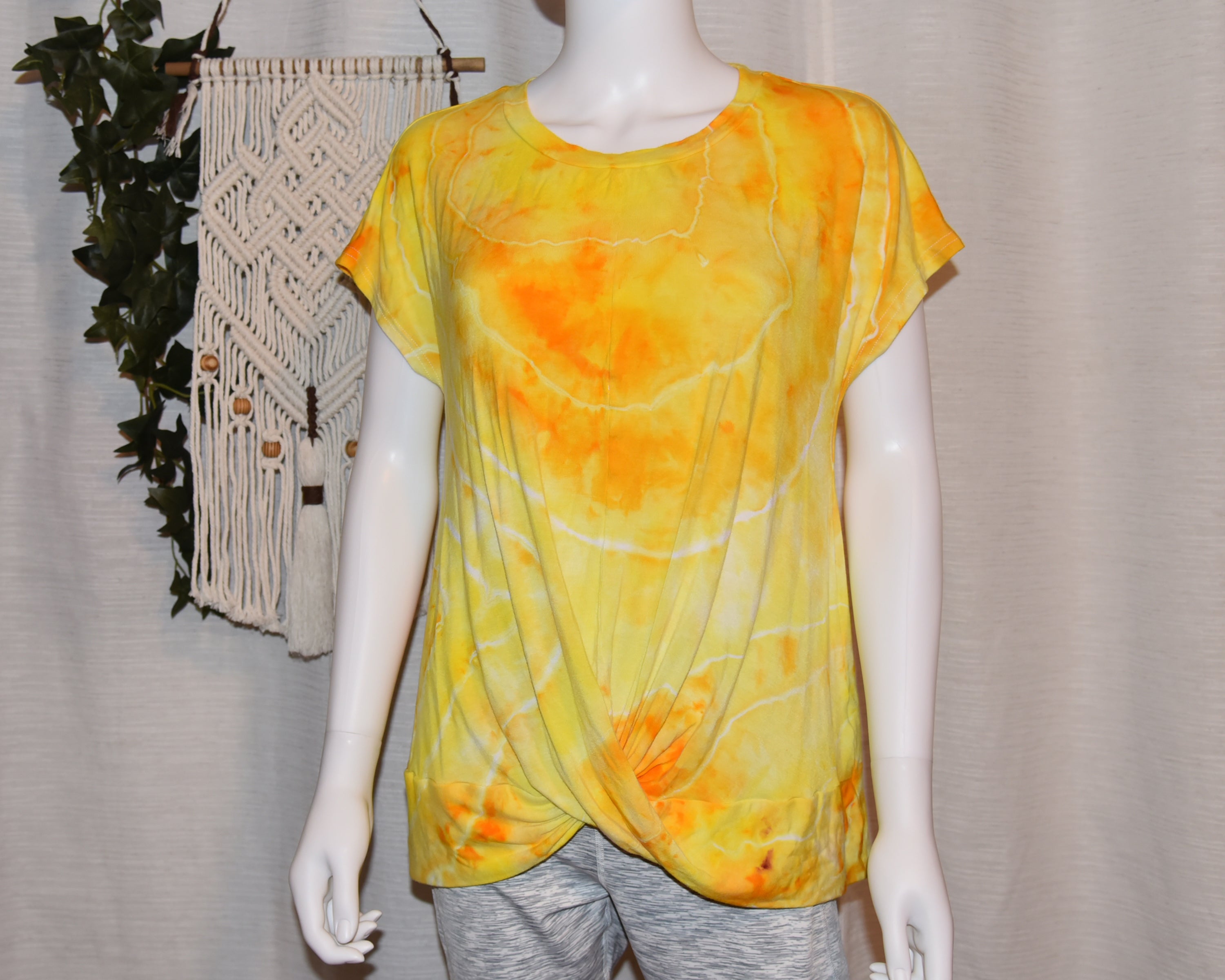 Women's Twist-Front top - Large