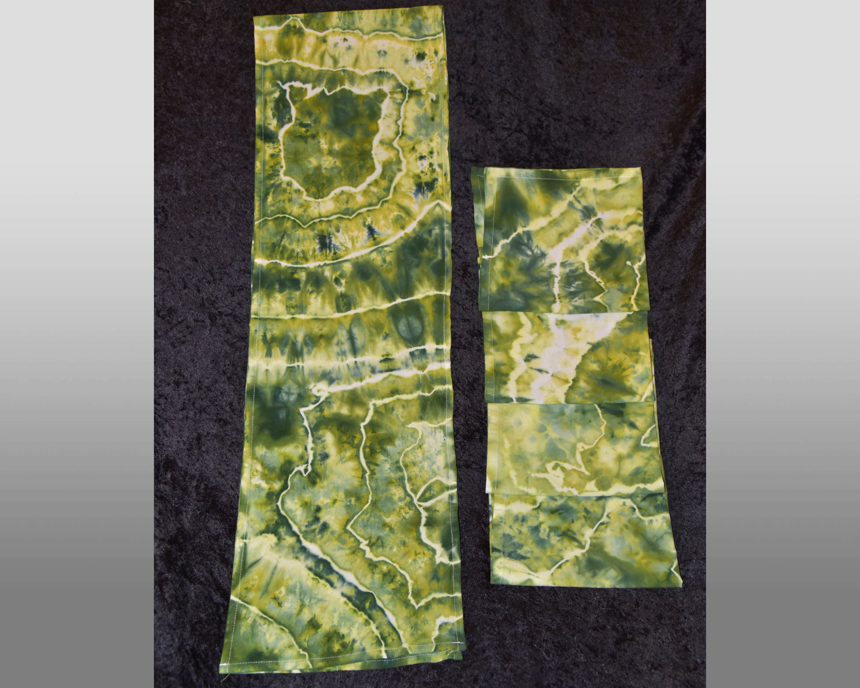 Table Runner & Napkins
