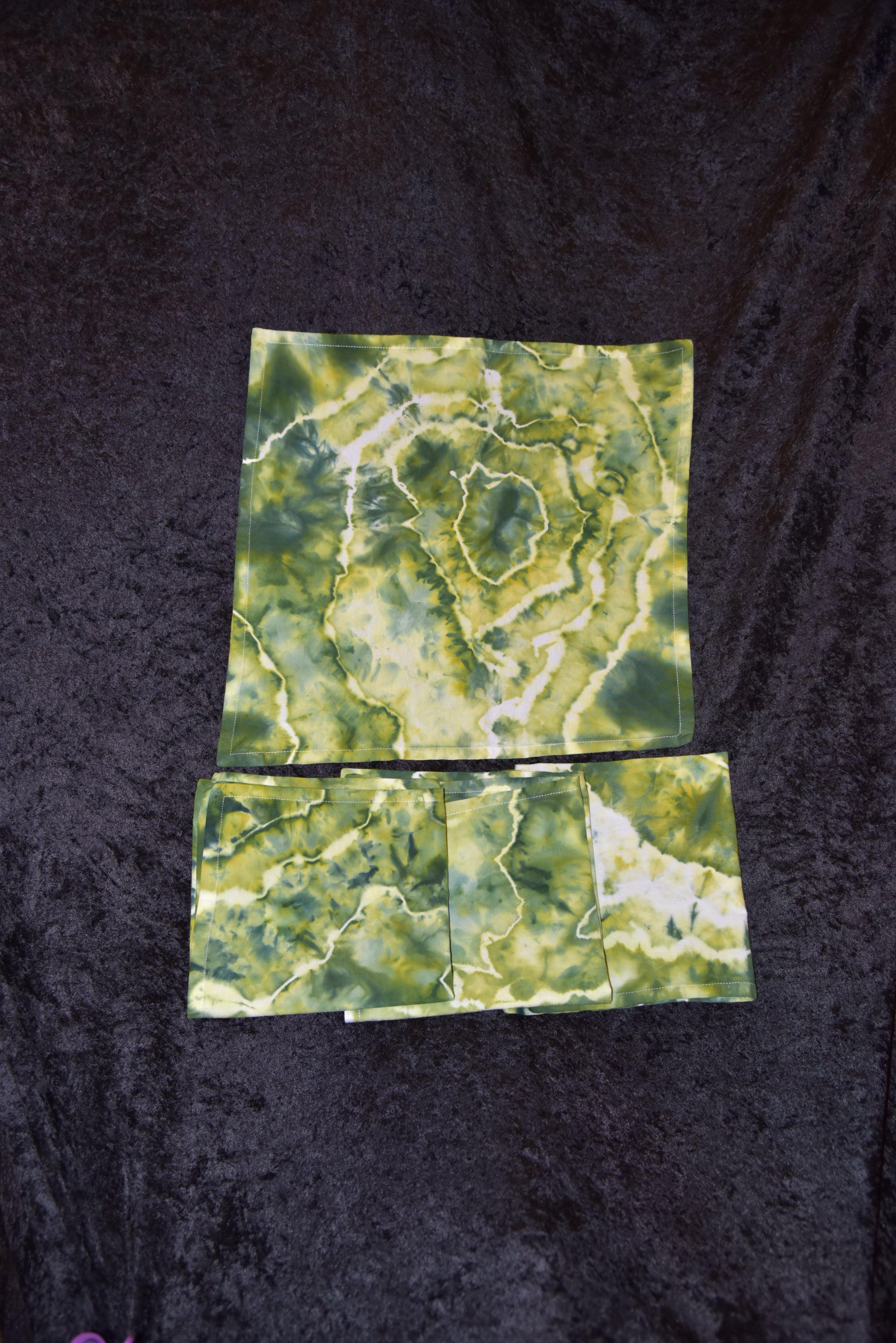 Table Runner & Napkins