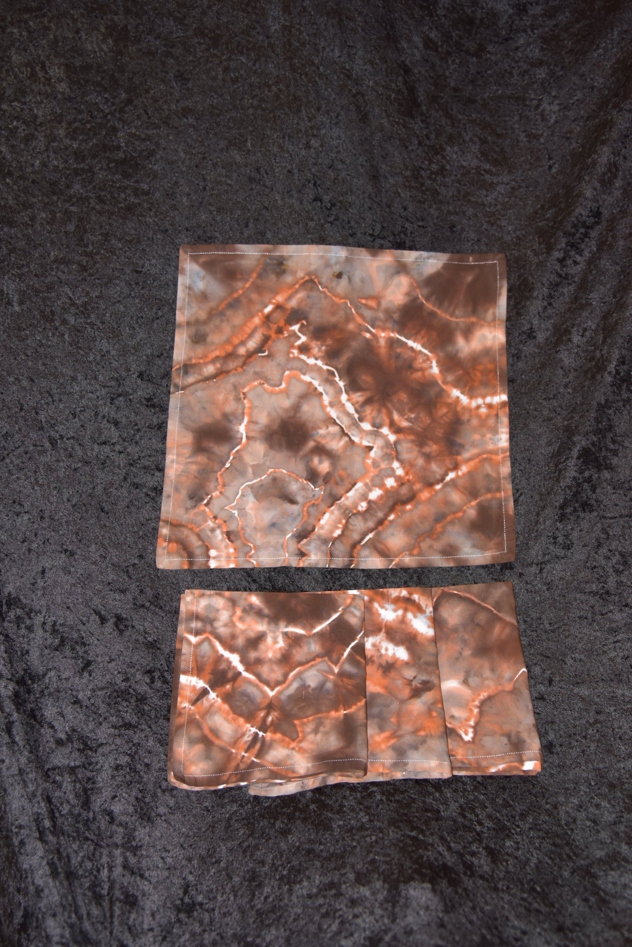 Table Runner & Napkins