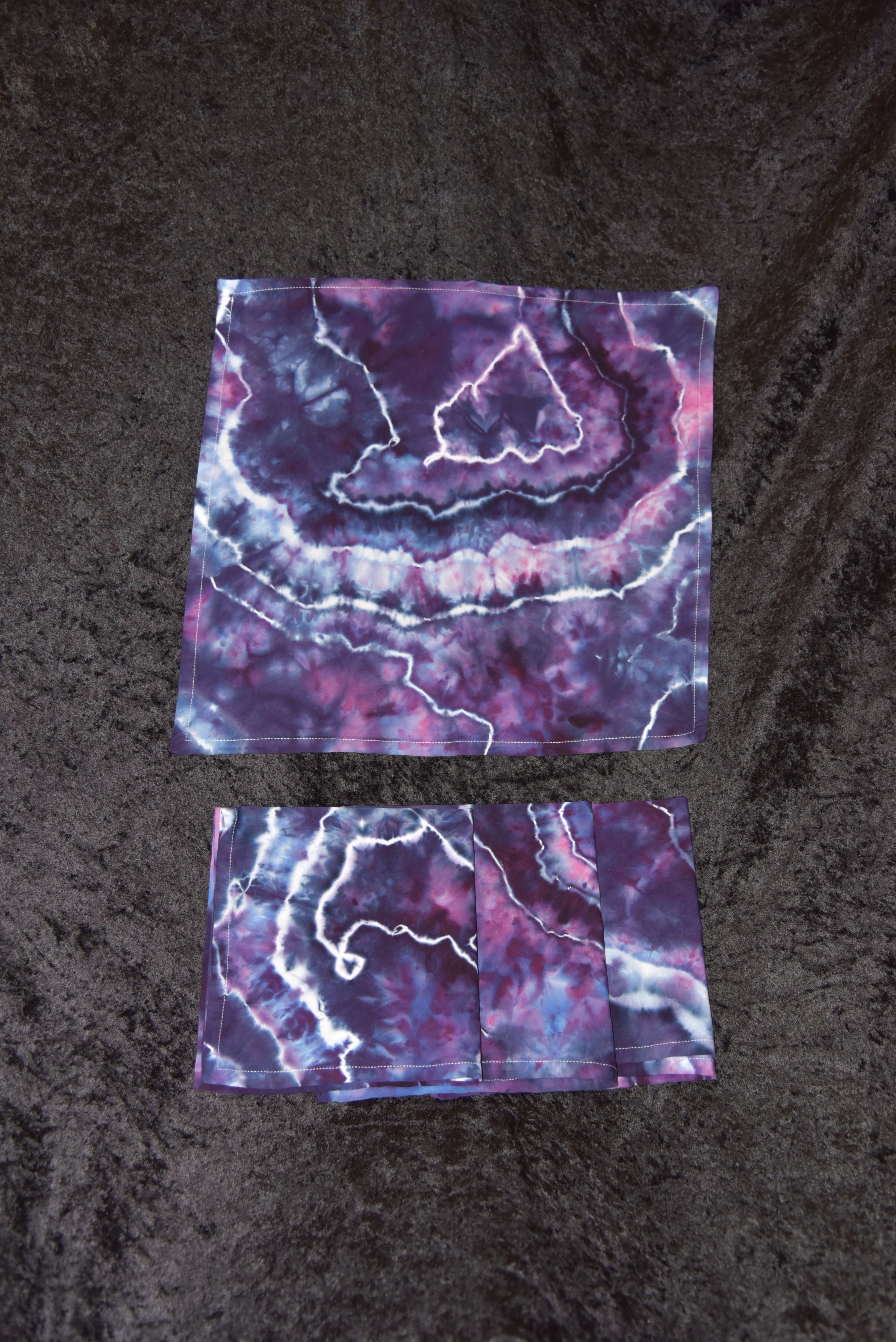 Table Runner & Napkins