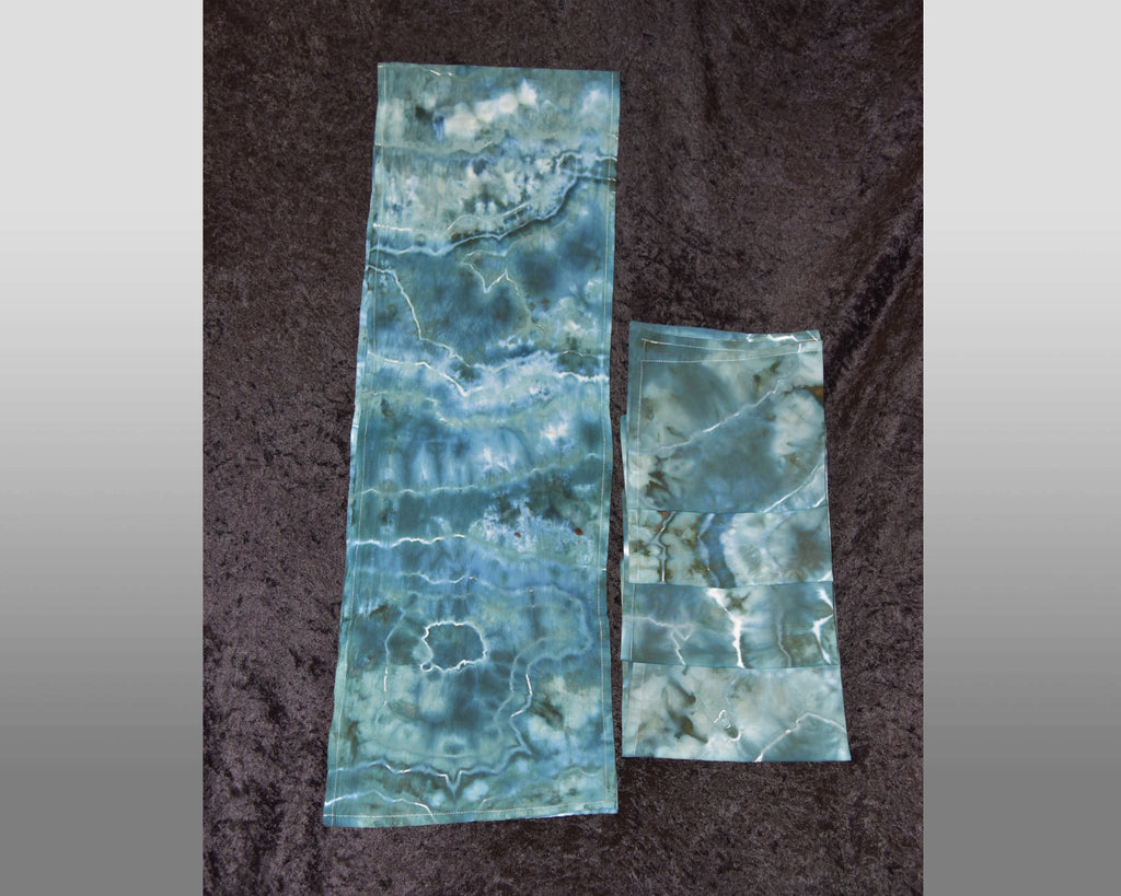 Table Runner & Napkins