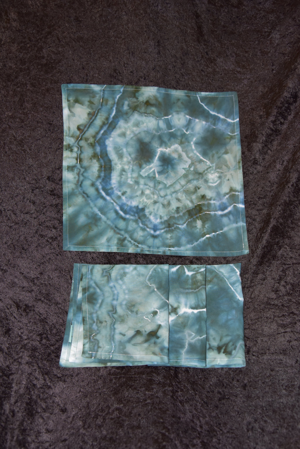 Table Runner & Napkins