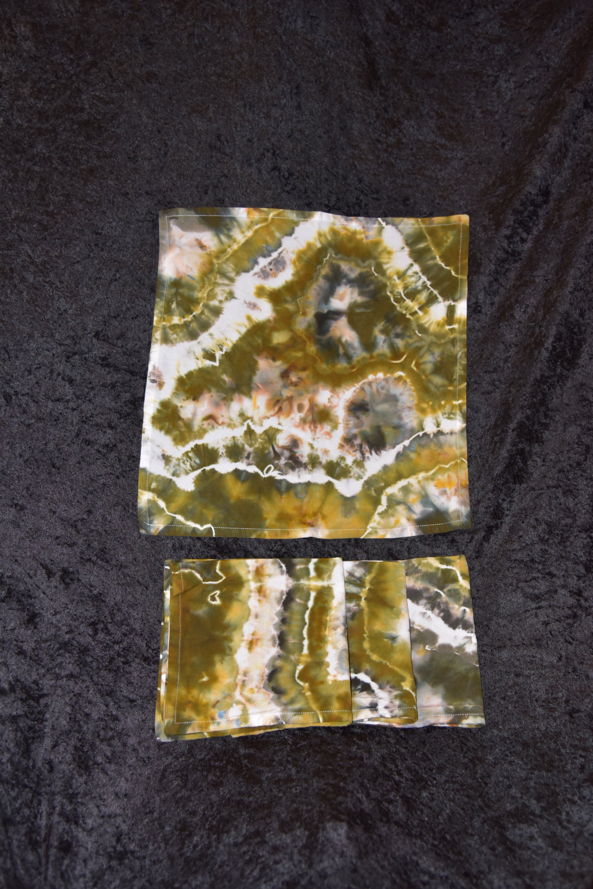 Table Runner & Napkins