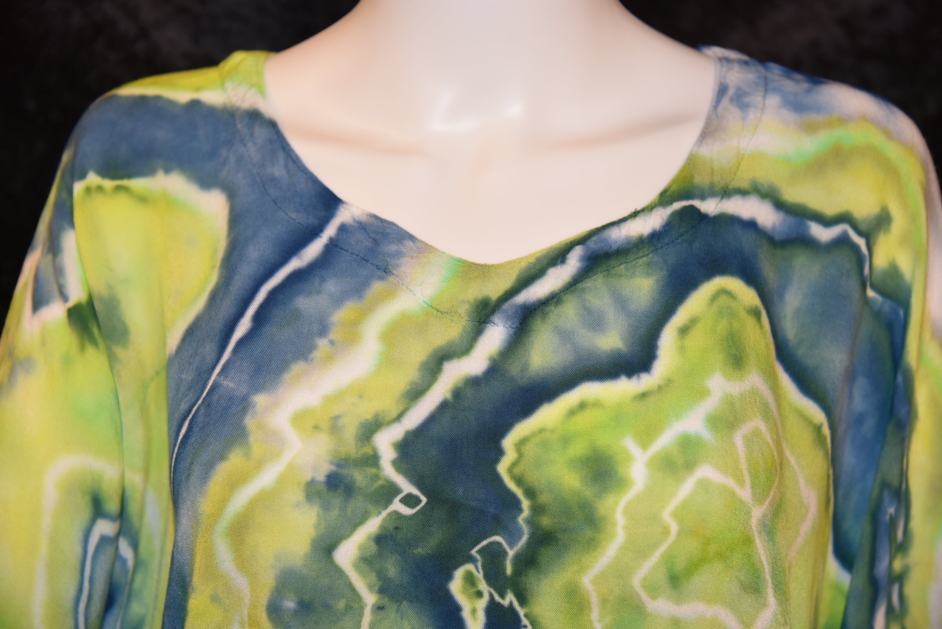 Poncho - One Size - Geode Pattern